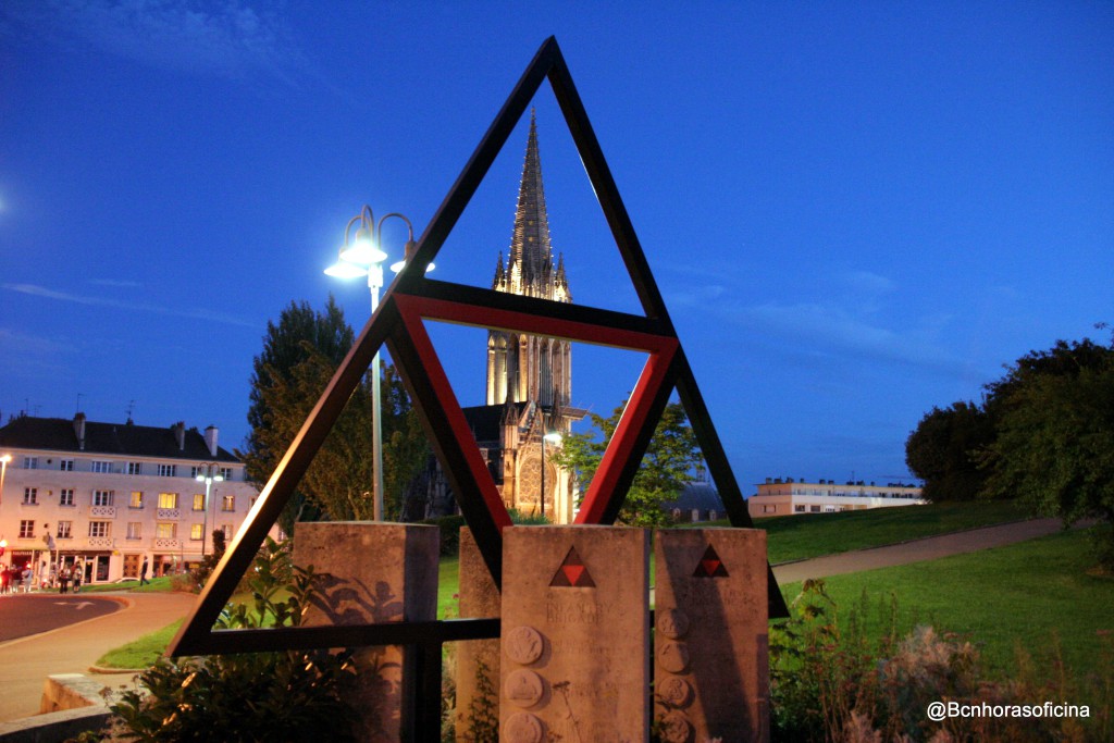 Monumento a la memoria de los soldados británicos que liberaron la ciudad normanda de Caen