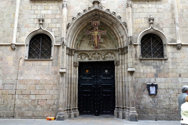 UN VIERNES SANTO DE PROCESIÓN, TAMBIÉN EN BARCELONA - Barcelona En Horas de  Oficina