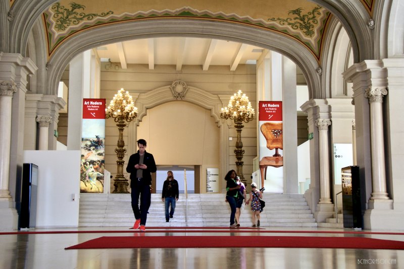 Montaje de un evento en la Sala Oval del MNAC (Palau Nacional de Montjuïc)