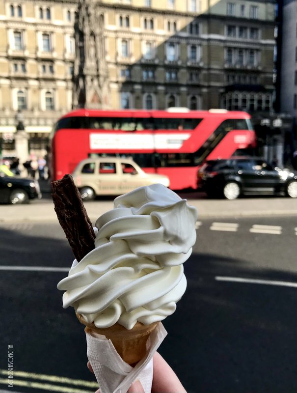99 Flake ice cream Trafalgar