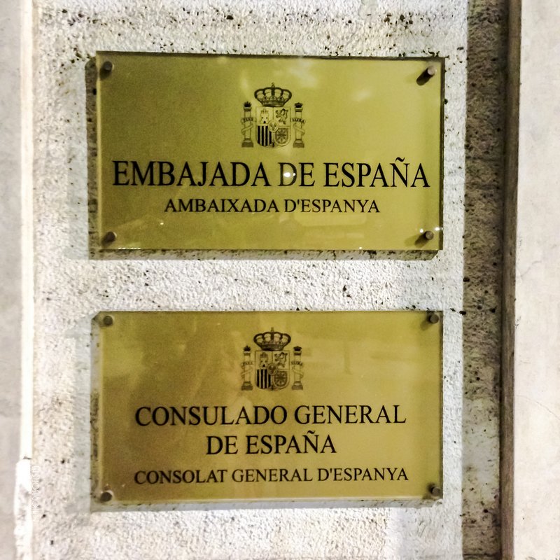 Vocabulario diplomático. Placa de la embajada de España en Andorra